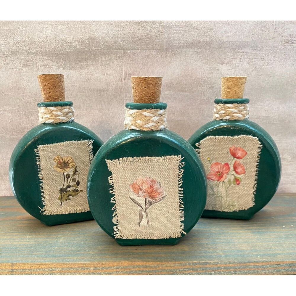 Set of 3 decorative mini vases with corks